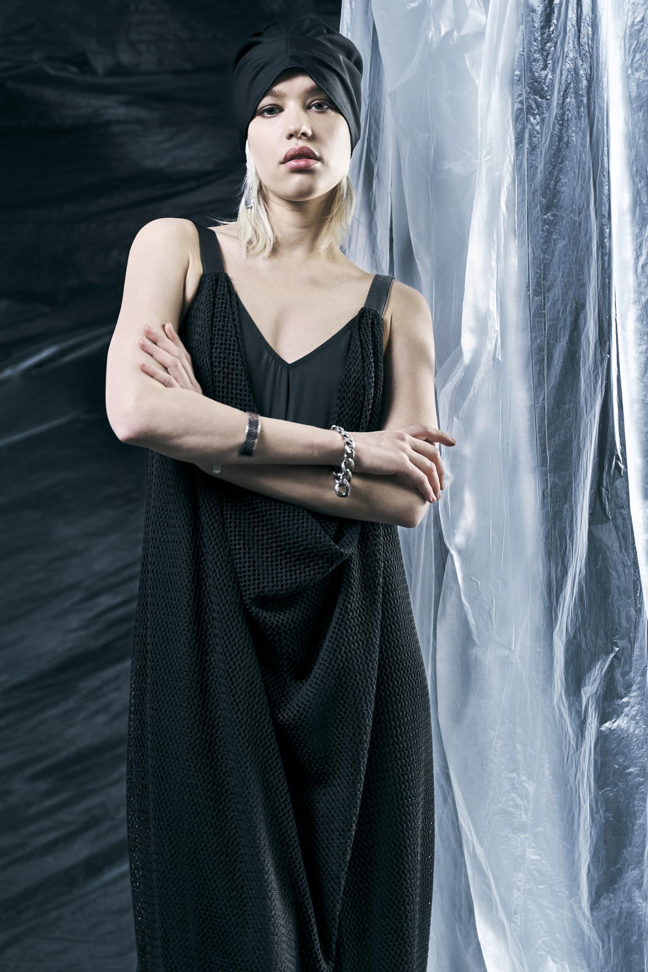 Платье прямого кроя с шалью из сетчатой ткани LH