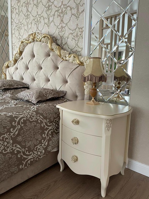 КРОВАТЬ С МЯГКИМ ИЗГОЛОВЬЕМ Декор серебро 180*200 N418s