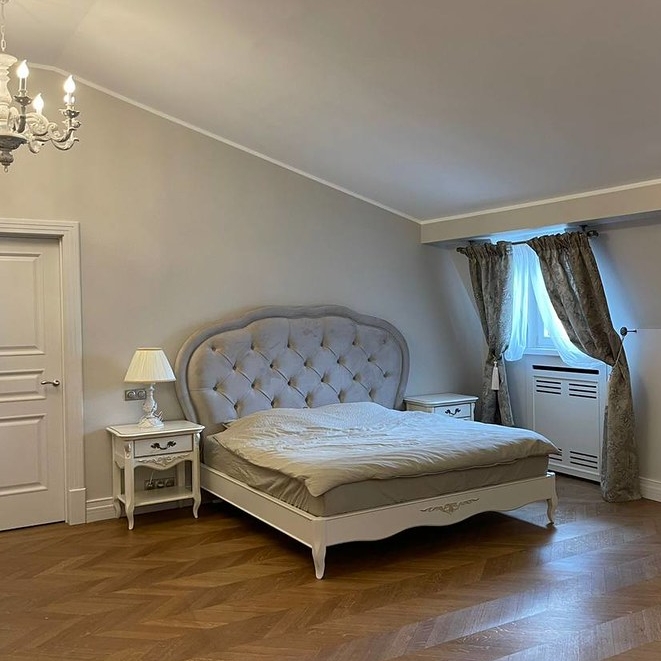 КРОВАТЬ С МЯГКИМ ИЗГОЛОВЬЕМ  позолота  180*200 R518D-К03-AG-B12