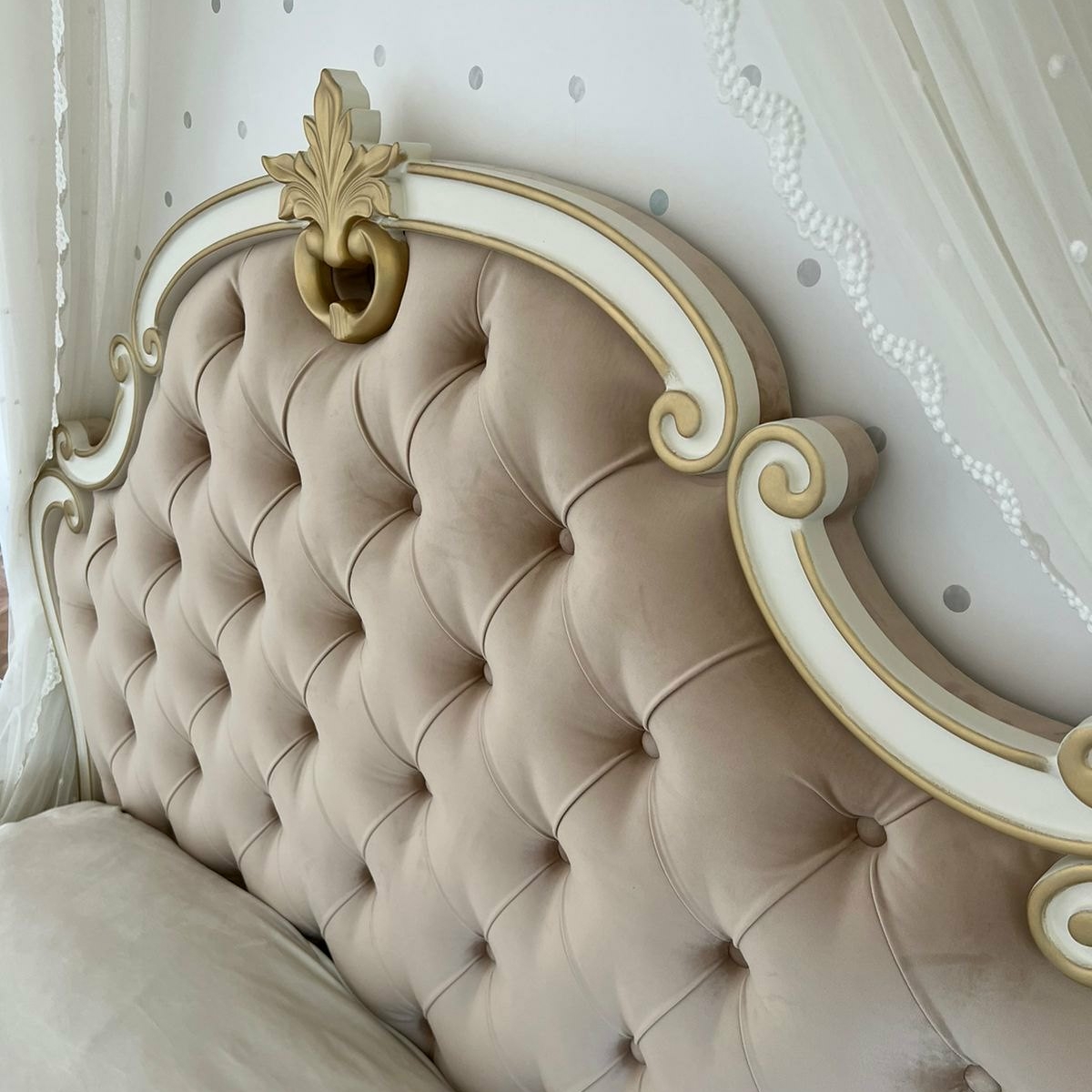 КРОВАТЬ С МЯГКИМ ИЗГОЛОВЬЕМ 180*200 A538