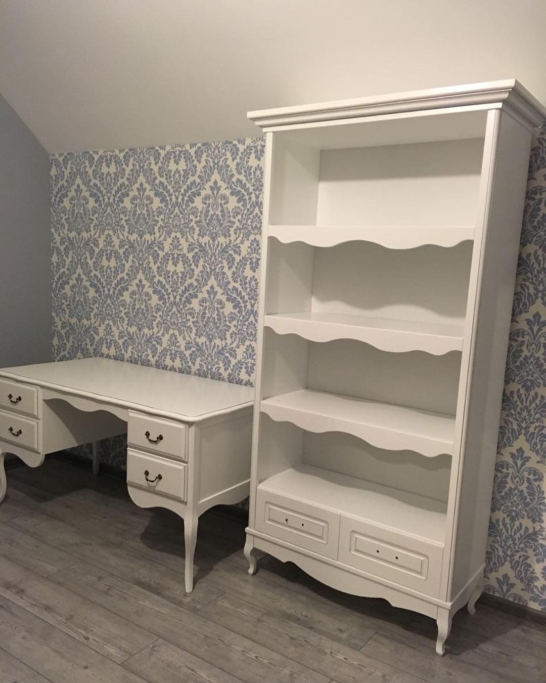 Стеллаж c 2 выдвижными ящиками