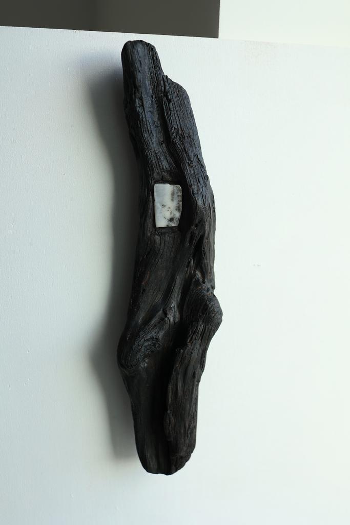 Shimomori — (霜守) -  "Хранительница инея" декоративное панно из дерева