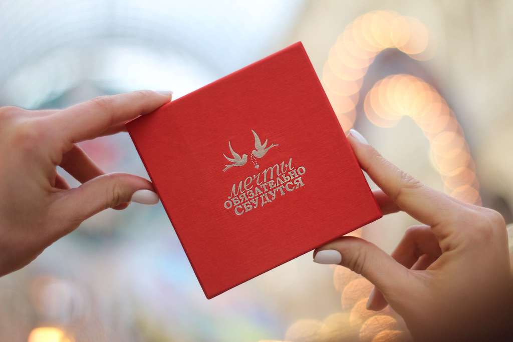 Коробка подарочная для коллекции "Драгоценные мечты" 10x10 см, красная