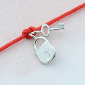 Замок с ключом, браслет на нити (Серебро 925°)