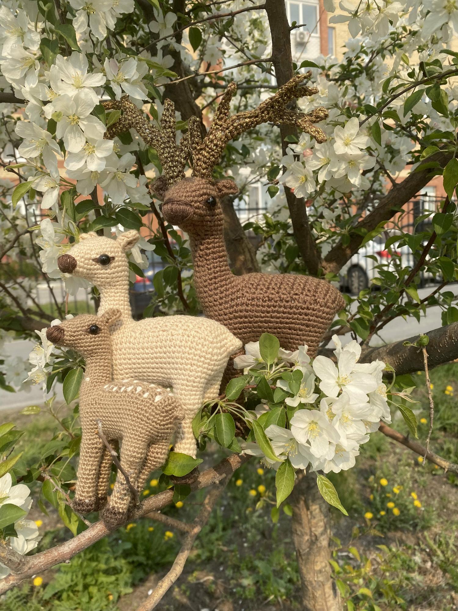 Набор из 3мк Олень Златорогий с Самкой и Оленёнком (Golden-horned Deer with a Doe and Fawn)