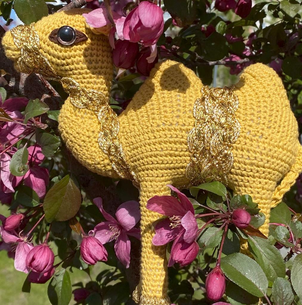 Сamel female (Верблюдица) крючком