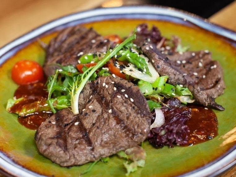 ГРИЛЬ-САЛАТ С ГОВЯДИНОЙ И ОВОЩАМИ