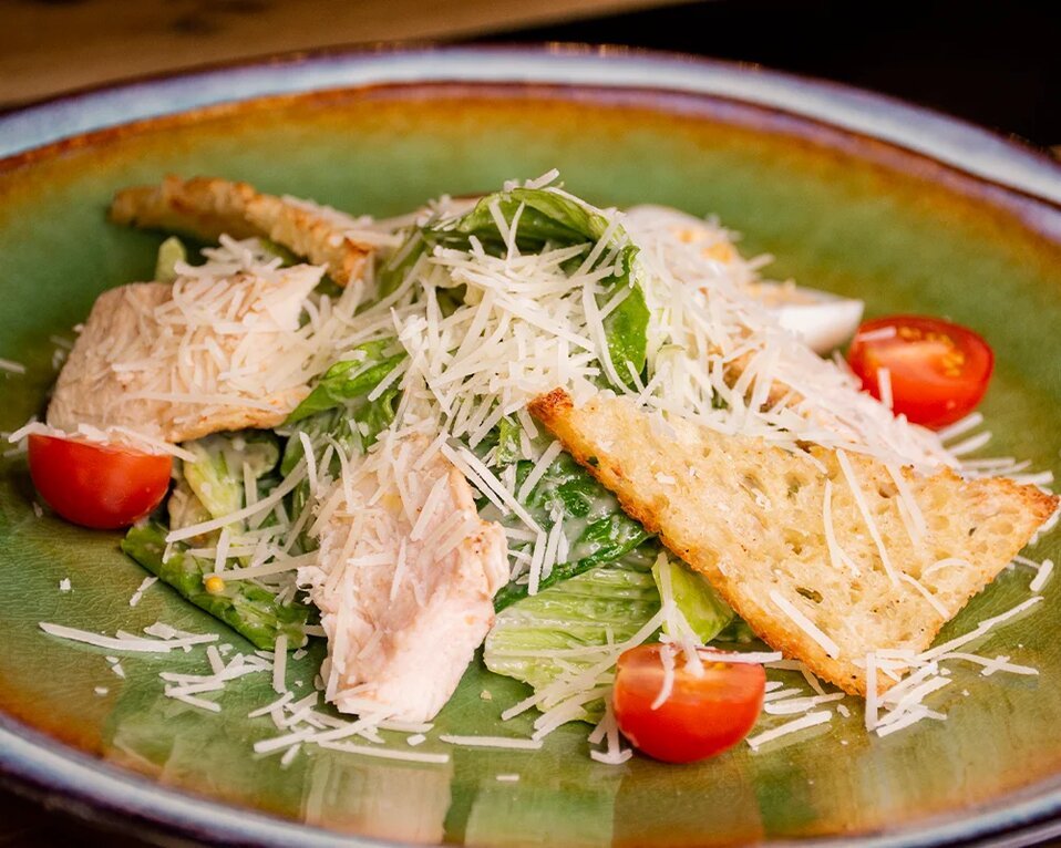 ЦЕЗАРЬ С КУРИЦЕЙ/КРЕВЕТКАМИ/СЕМГОЙ