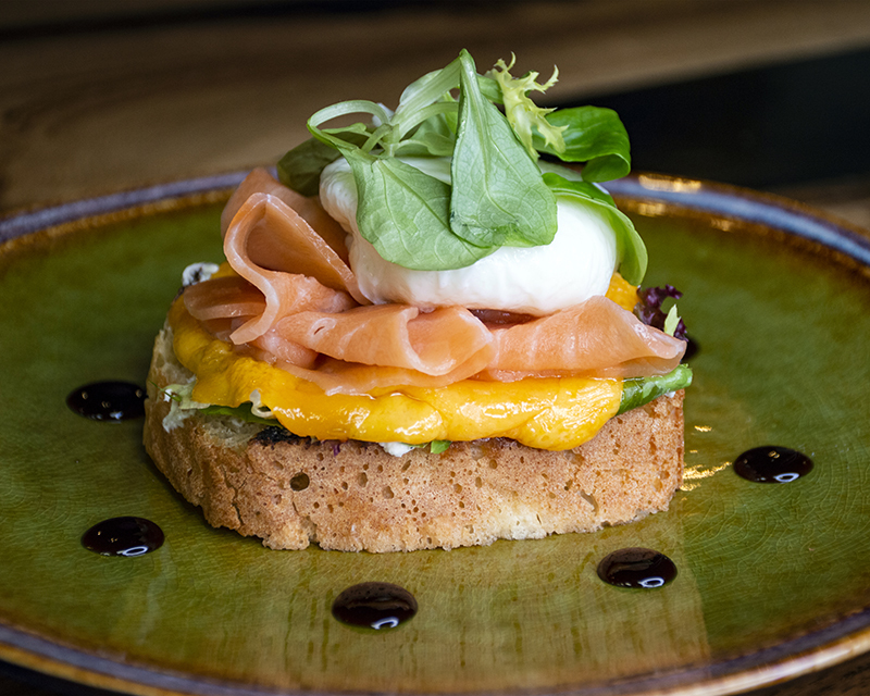 ЯЙЦО «БЕНЕДИКТ» С ЛОСОСЕМ