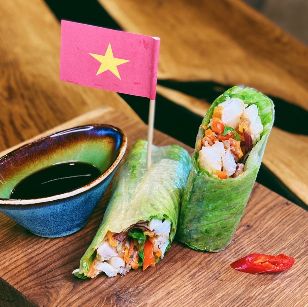 С БЕЛОЙ РЫБОЙ, ЗЕЛЕНЬЮ И ОВОЩАМИ (ВЬЕТНАМ)