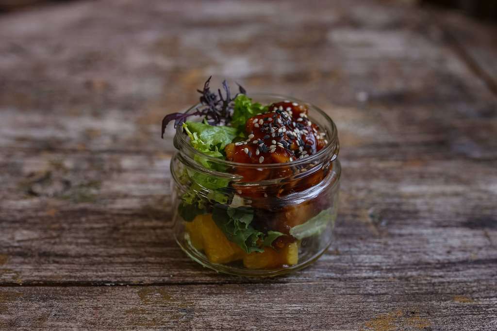 Салат с курицей и соусом Терияке