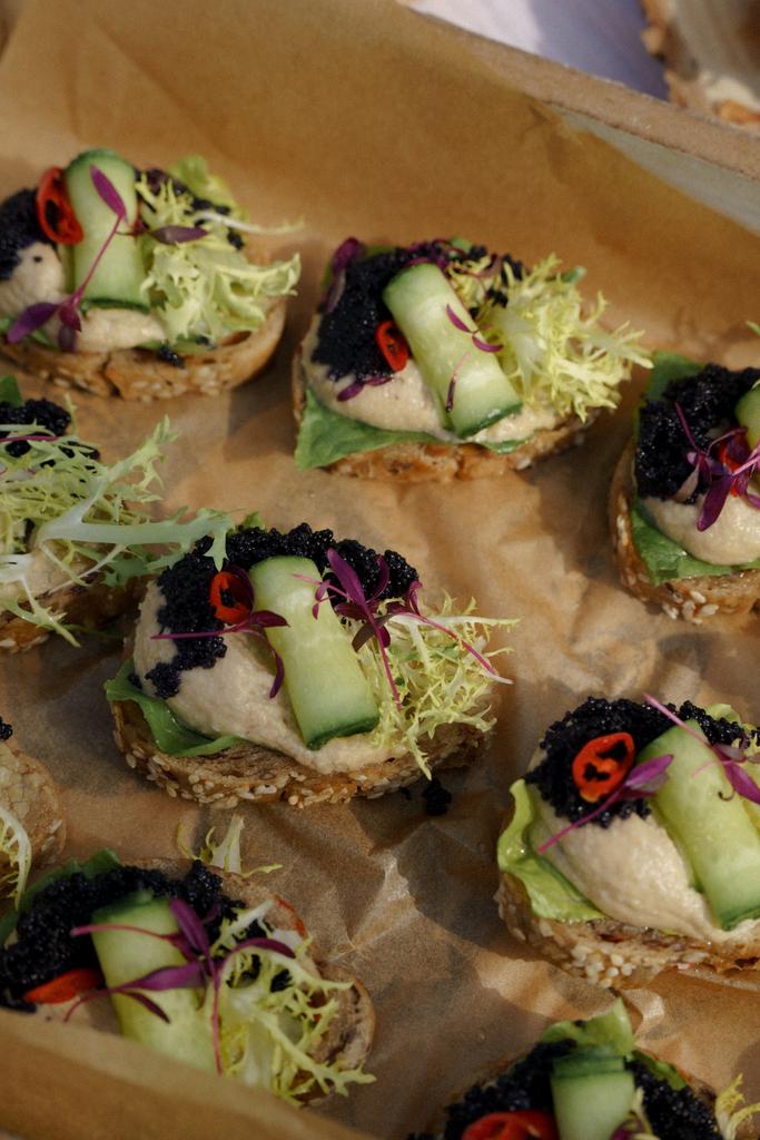 Брушетта с печенью трески