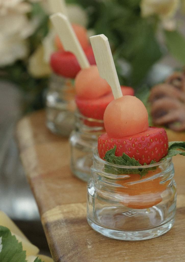 Канапе фруктовое