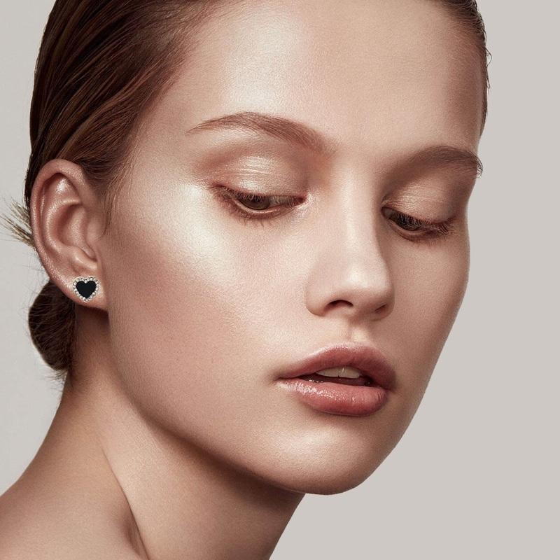 Серьги-пусеты золочёные с кристаллами Crystal Black Heart Earrings Gold