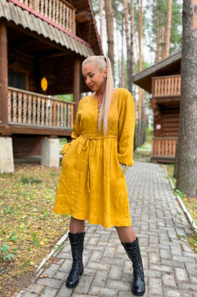 Льняное платье с длинным рукавом