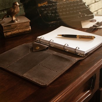 RESPECT - бизнес блокнот-органайзер А5/папка для Ipad Mini с ремешком на скрытой кнопке цвет Шоколад