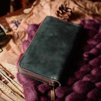 Кожаный женский кошелек на молнии