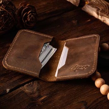 Кожаный картхолдер шоколадного цвета ручной работы