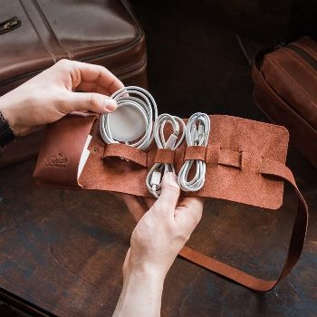 Чехол из натуральной кожи для проводов