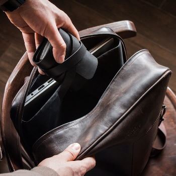 Чехол из кожи для проводов