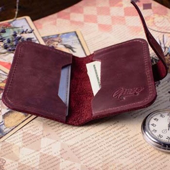 Кожаный картхолдер для карт бордового цвета