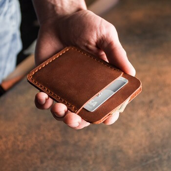 Кардхолдер ручной работы