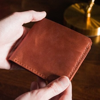 Рыжее портмоне из кожи