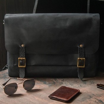 Универсальная черная сумка через плечо из матовой кожи для города