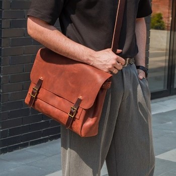 Универсальная сумка через плечо ручной работы, цвет коньяк, демонстрация карманов