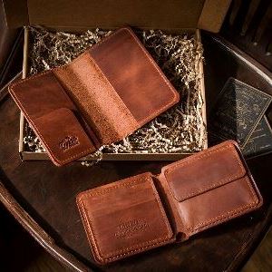 Подарочный комплект из состаренной кожи цвета коньяк, ручная выделка