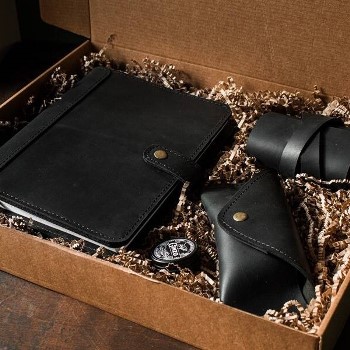 Набор из натуральной кожи цвета черный уголь, весь комплект