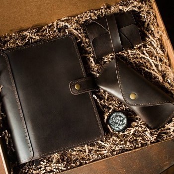 Безупречный подарочный набор из мягкой кожи шоколадного цвета