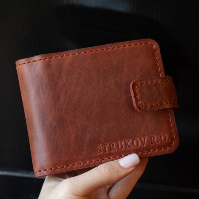 Горячее тиснение инициалов или одного слова