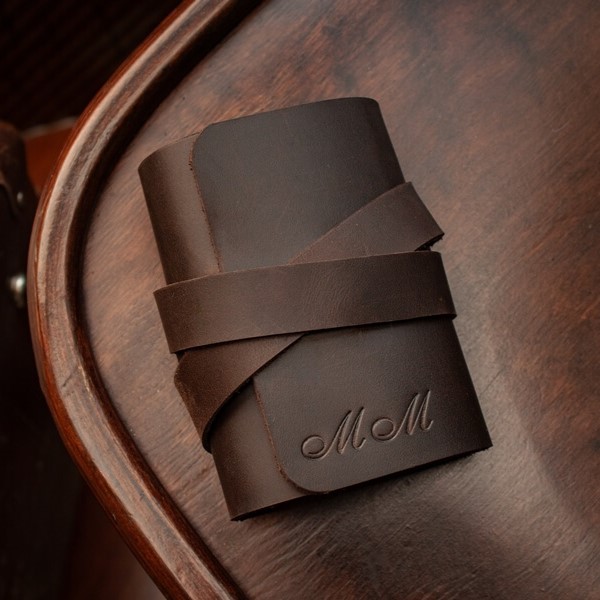 Горячее тиснение инициалов или одного слова