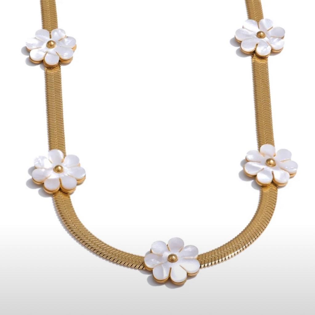 Ожерелье White daisies