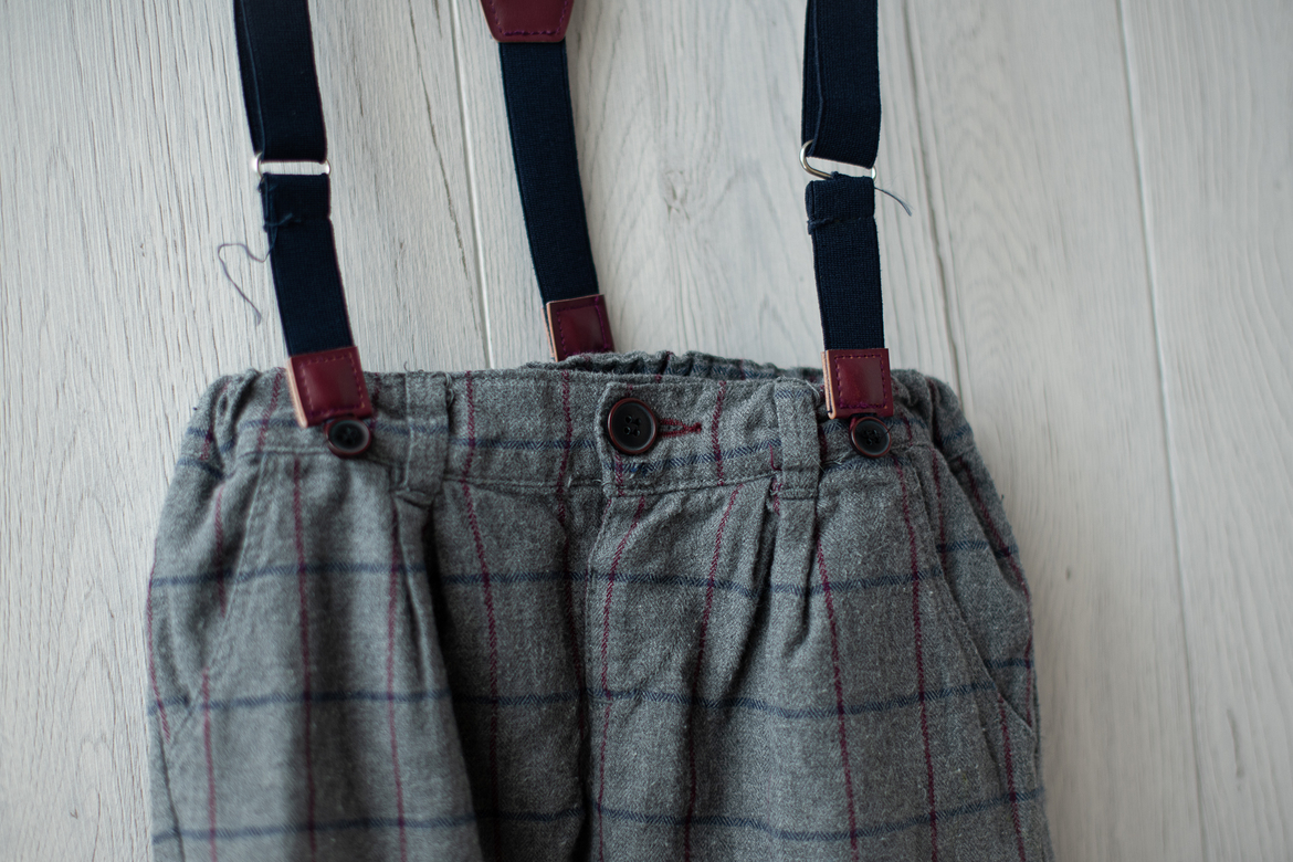 Брюки в клетку на подтяжках р.104