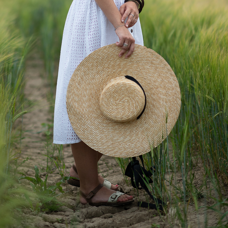 Шляпа плетеная  с черной лентой