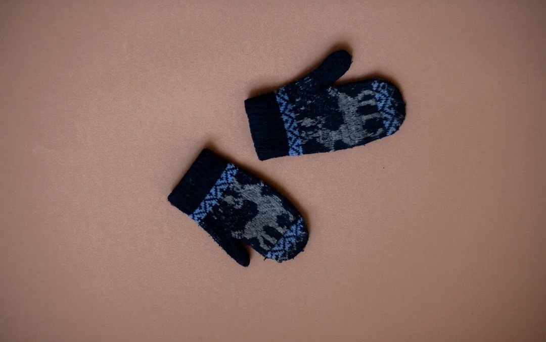 Варежки темно-синие с оленем