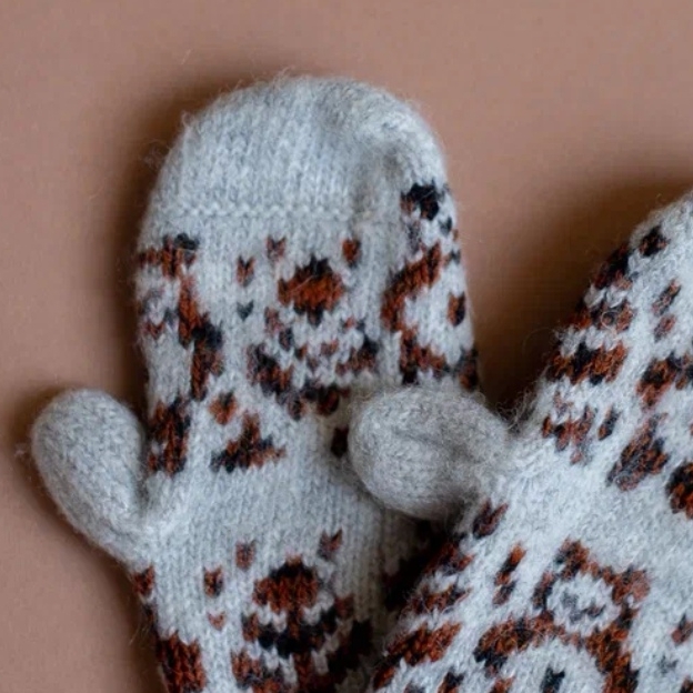 Варежки серо-коричневые