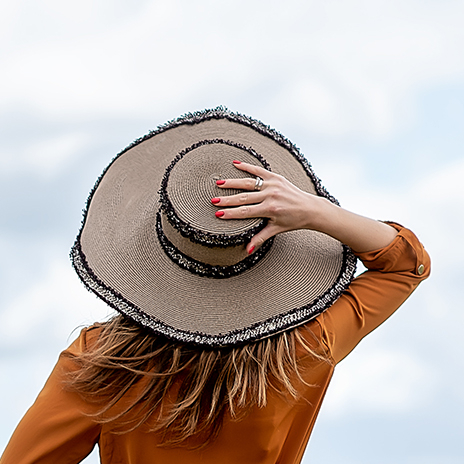 Шляпа с широкими полями