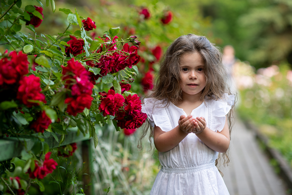 Платье с кружевом р.104