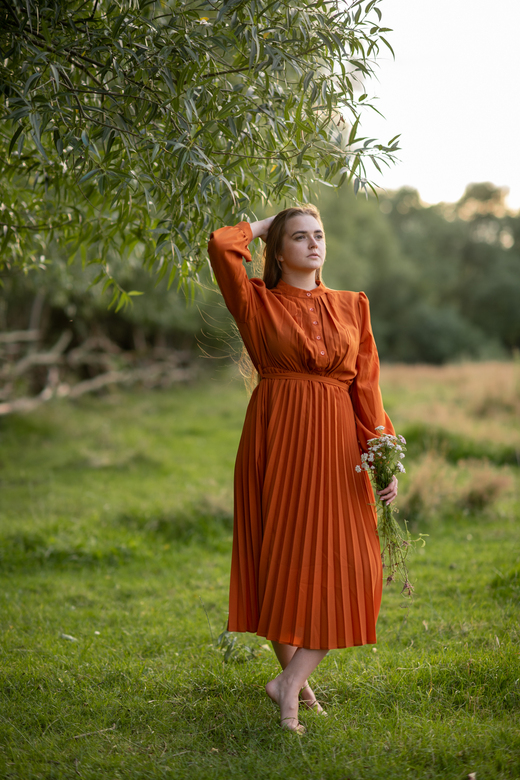 Платье оранжевое с плиссированной юбкой р.S-M