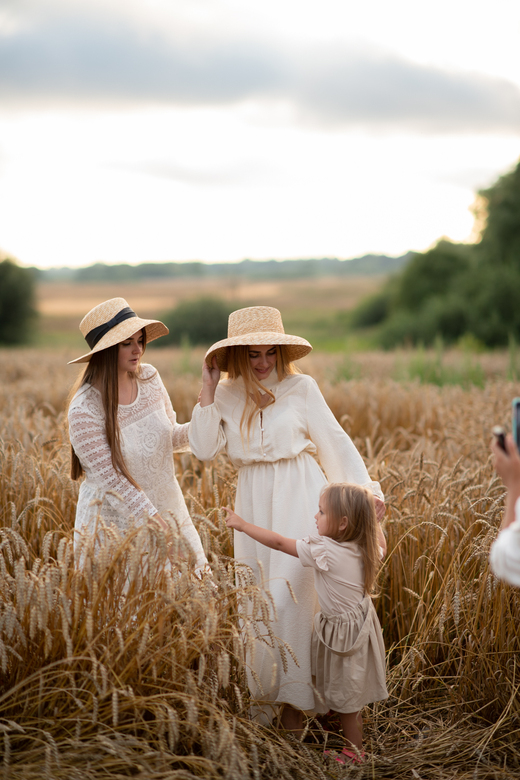 Кружевное платье с рукавом р.M