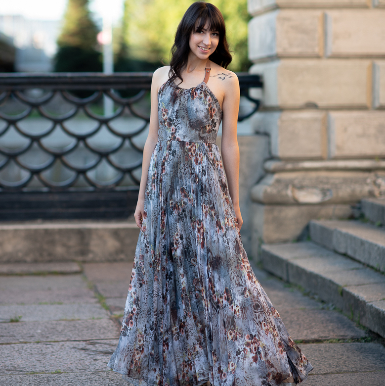 Платье с плиссированной юбкой р.S