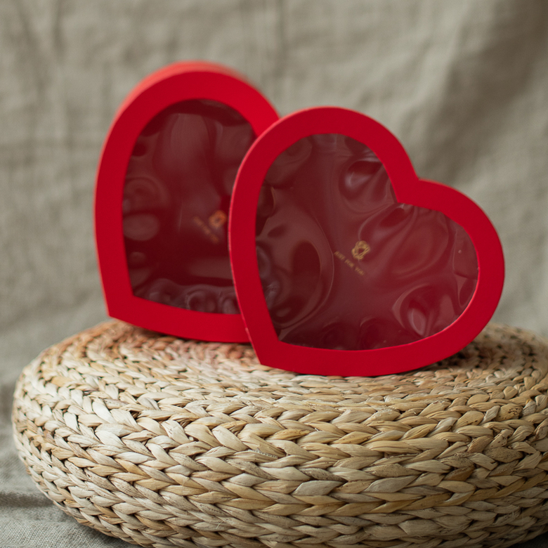 Подарочная коробка                             СЕРДЦЕ с окошком