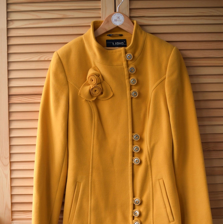 Пальто жёлтое р. S
