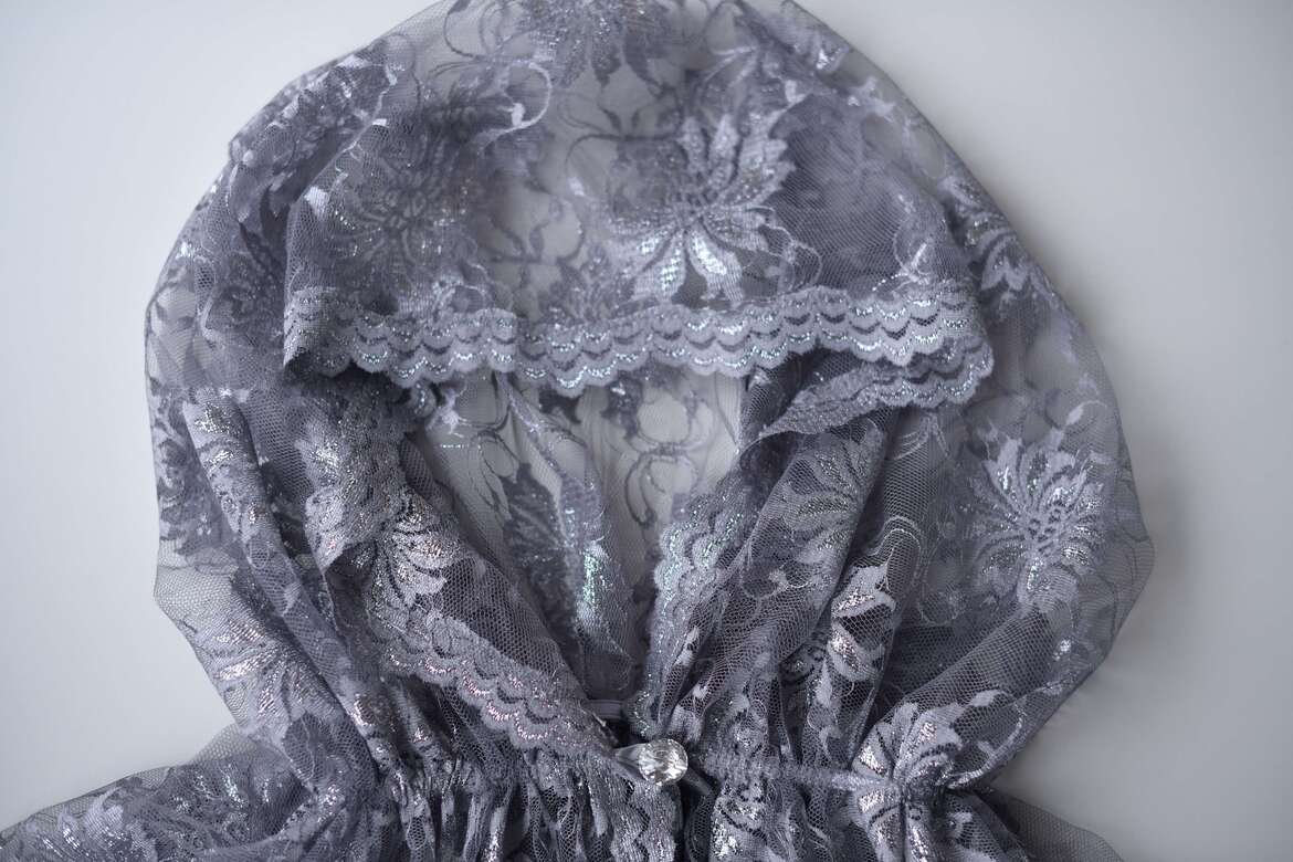 Платок кружевной серый