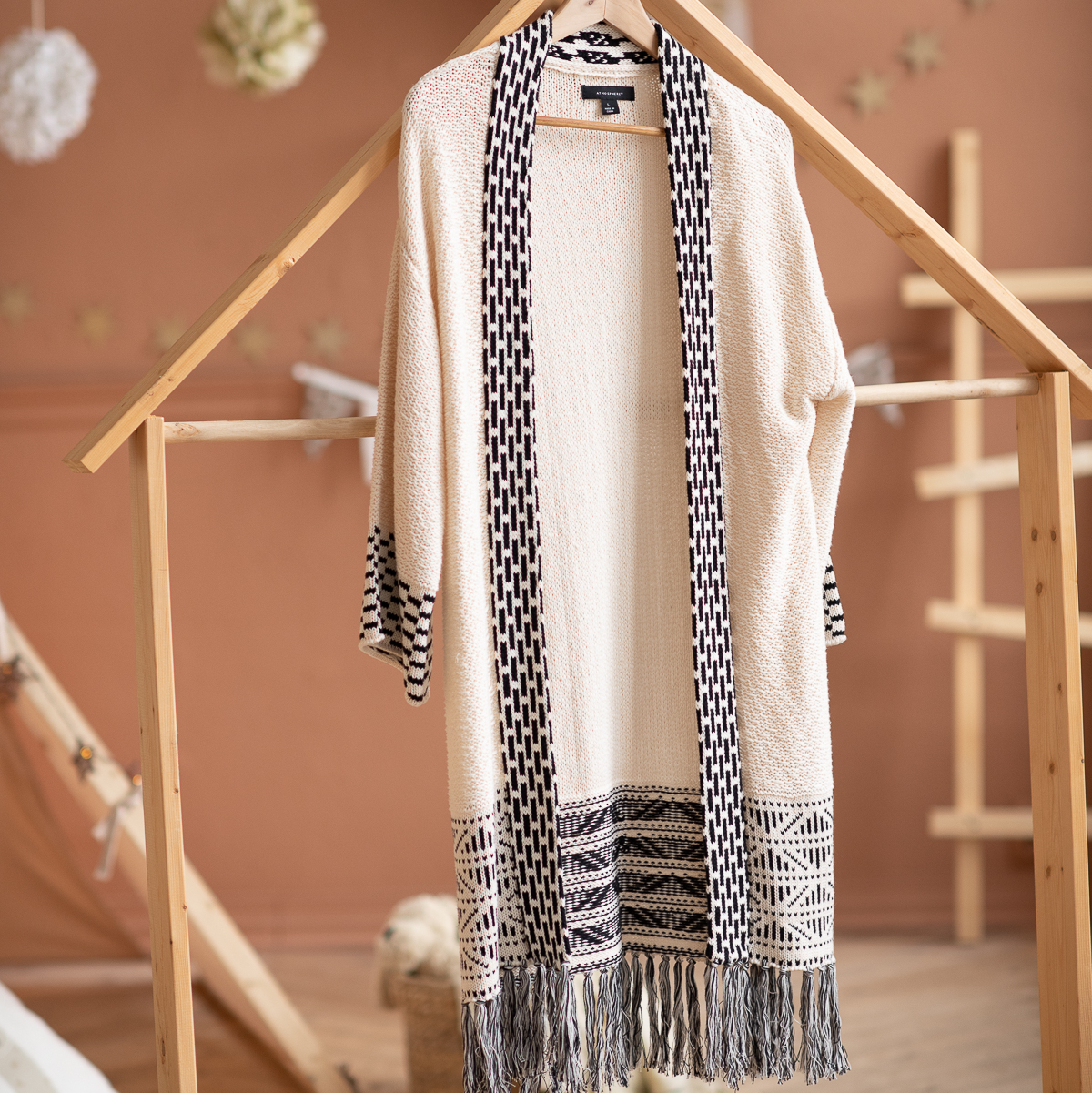 Кардиган с кисточками