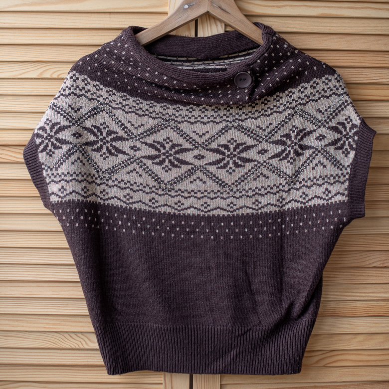 Свитер коричневый с орнаментом