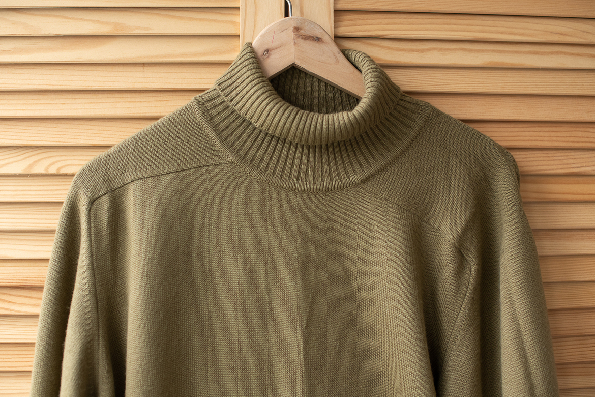 Свитер под горло р. L